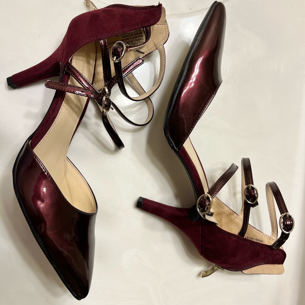 Like new, Liz Claiborne Hara heels. Size 9